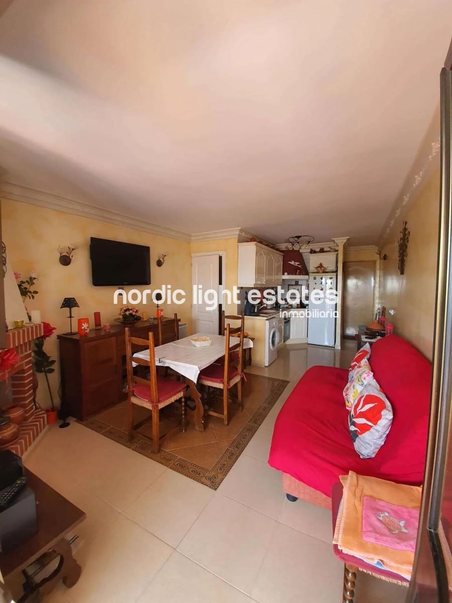 2 sovrum Semi-fristående Villa till salu i Nerja med pool - 350 000 € (Ref: 10031057)