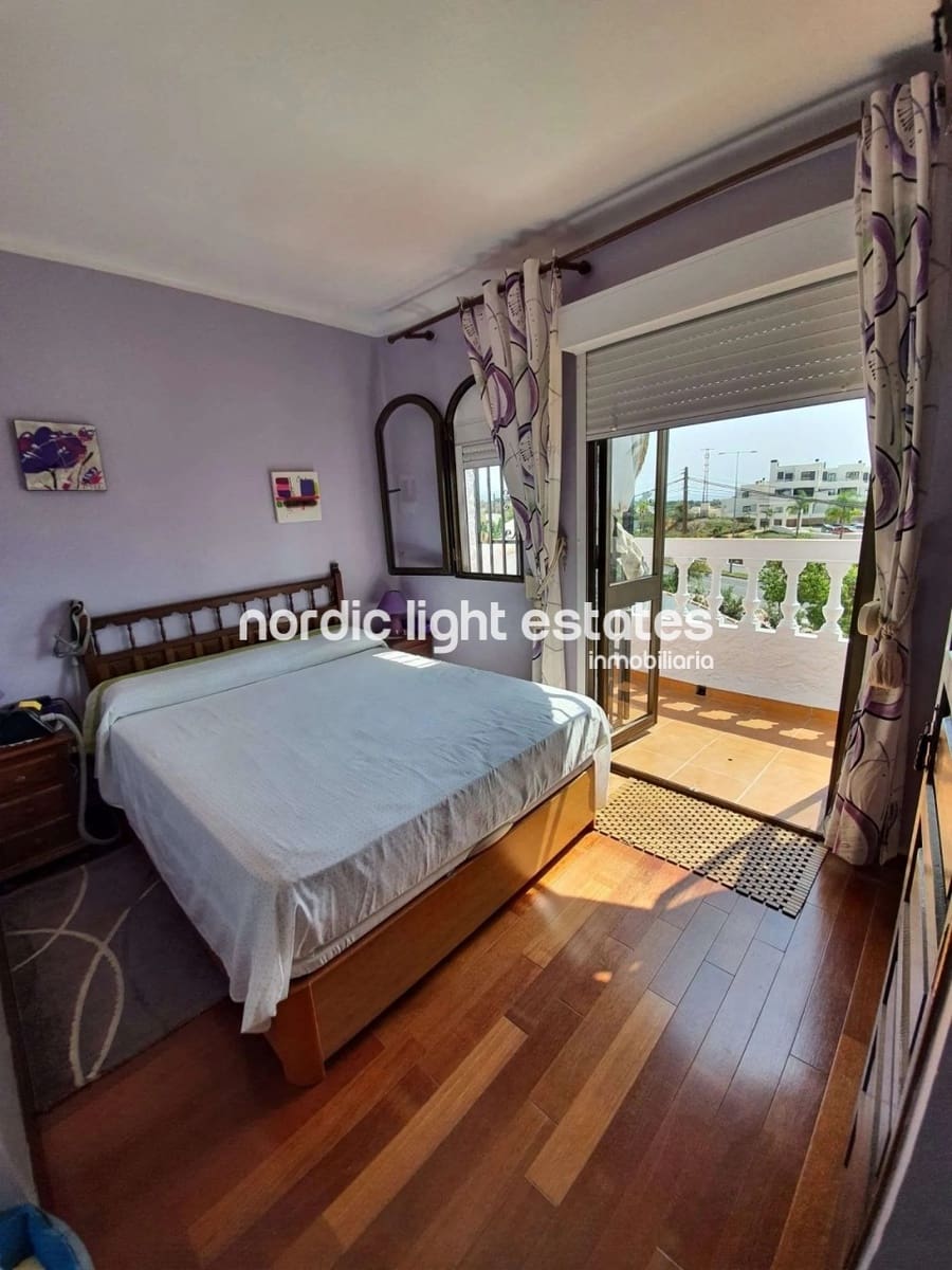 2 sovrum Semi-fristående Villa till salu i Nerja med pool - 350 000 € (Ref: 10031057)