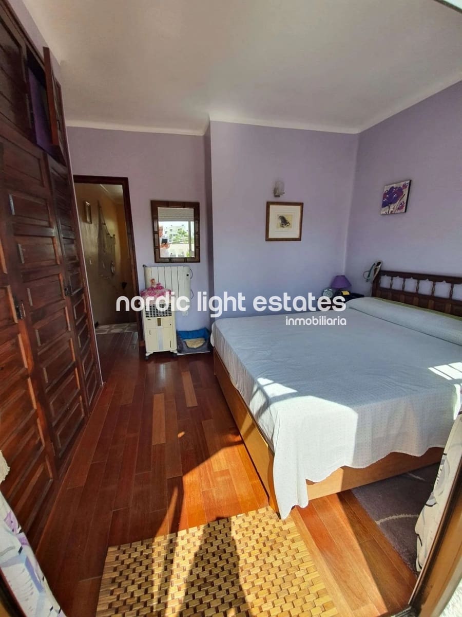 2 sovrum Semi-fristående Villa till salu i Nerja med pool - 350 000 € (Ref: 10031057)