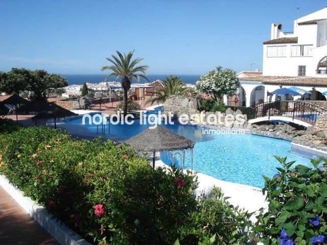2 sovrum Semi-fristående Villa till salu i Nerja med pool - 350 000 € (Ref: 10031057)