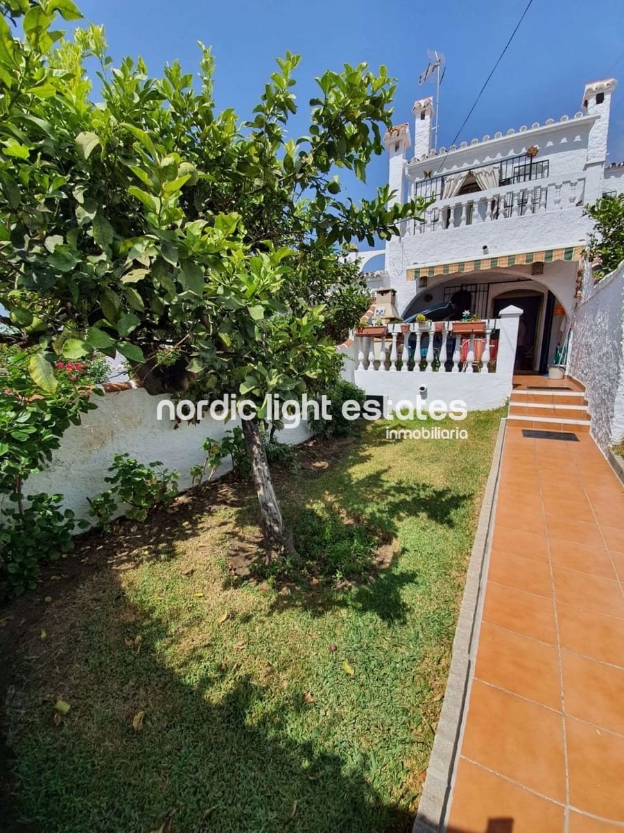 2 sovrum Semi-fristående Villa till salu i Nerja med pool - 350 000 € (Ref: 10031057)