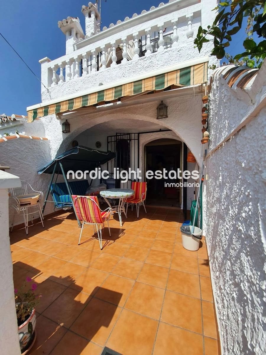 2 sovrum Semi-fristående Villa till salu i Nerja med pool - 350 000 € (Ref: 10031057)