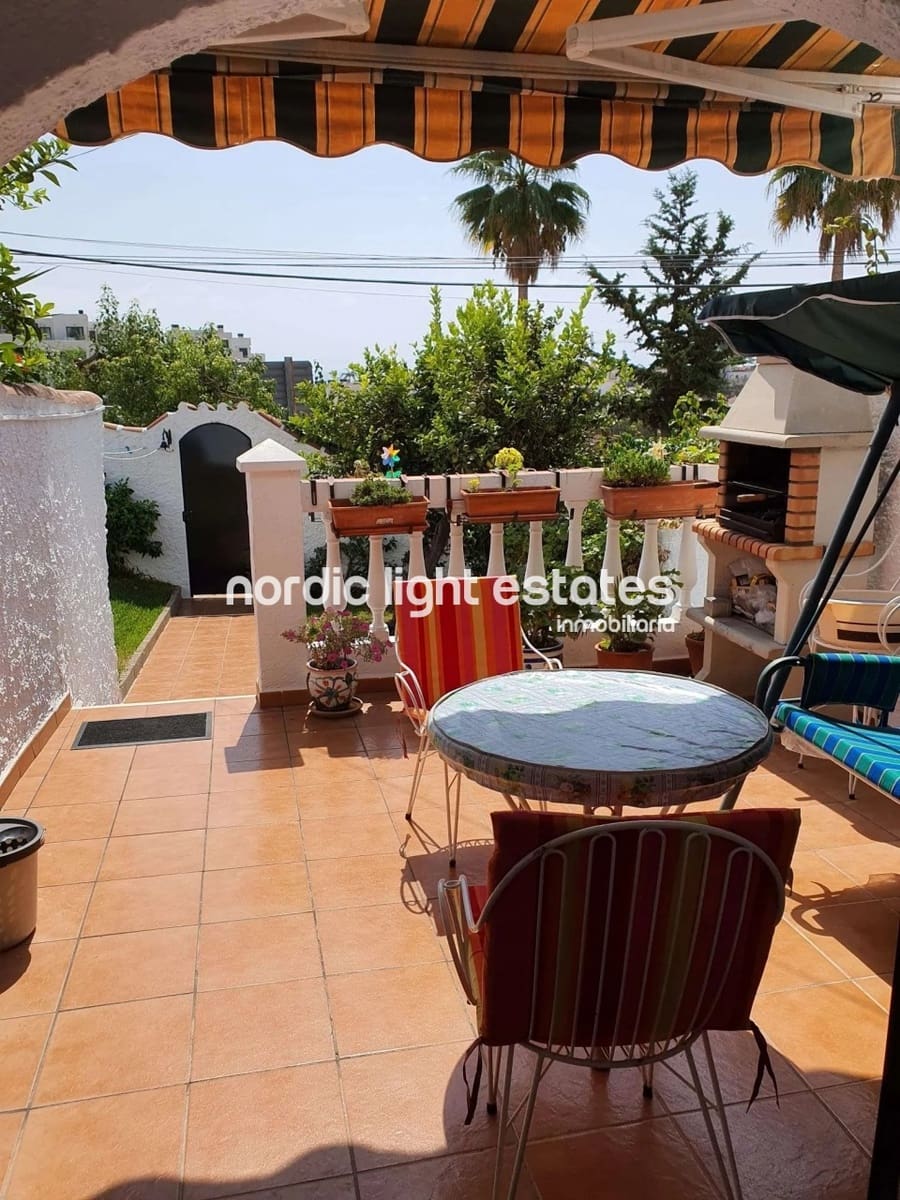 2 sovrum Semi-fristående Villa till salu i Nerja med pool - 350 000 € (Ref: 10031057)