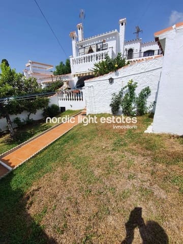 2 sovrum Semi-fristående Villa till salu i Nerja med pool - 350 000 € (Ref: 10031057)
