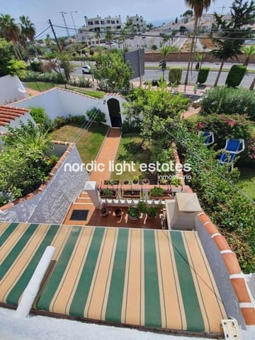 2 sovrum Semi-fristående Villa till salu i Nerja med pool - 350 000 € (Ref: 10031057)