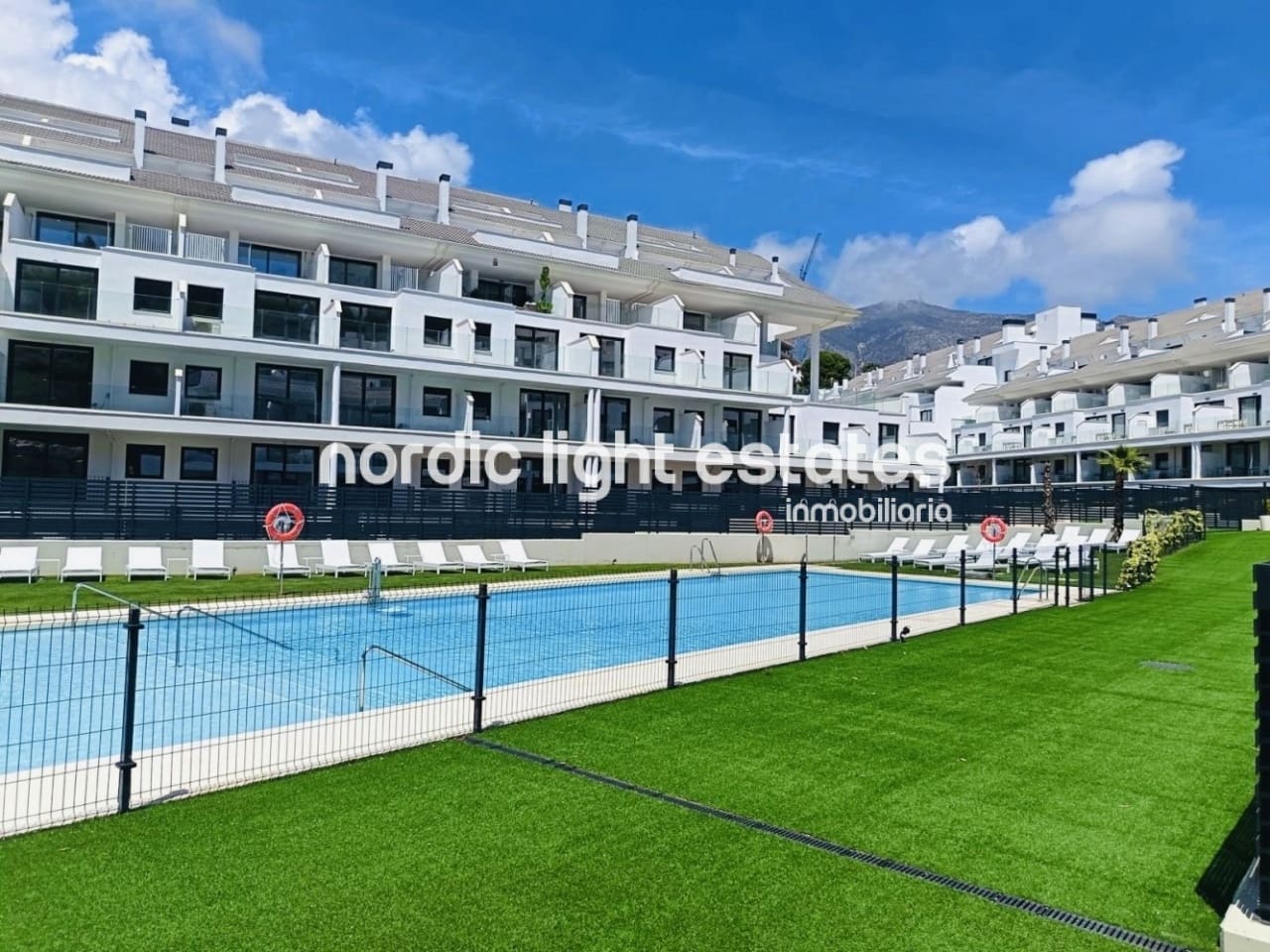 2 bedroom Flat for sale in Fuengirola with pool garage - € 295,000 (Ref: 10034436)