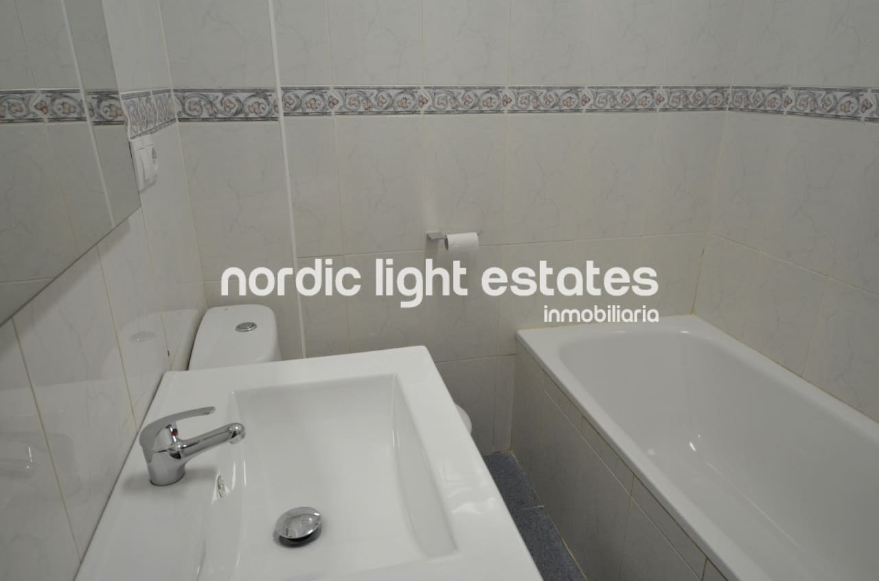 2 bedroom Apartment for rent in Nerja - € 850 (Ref: 10041779)