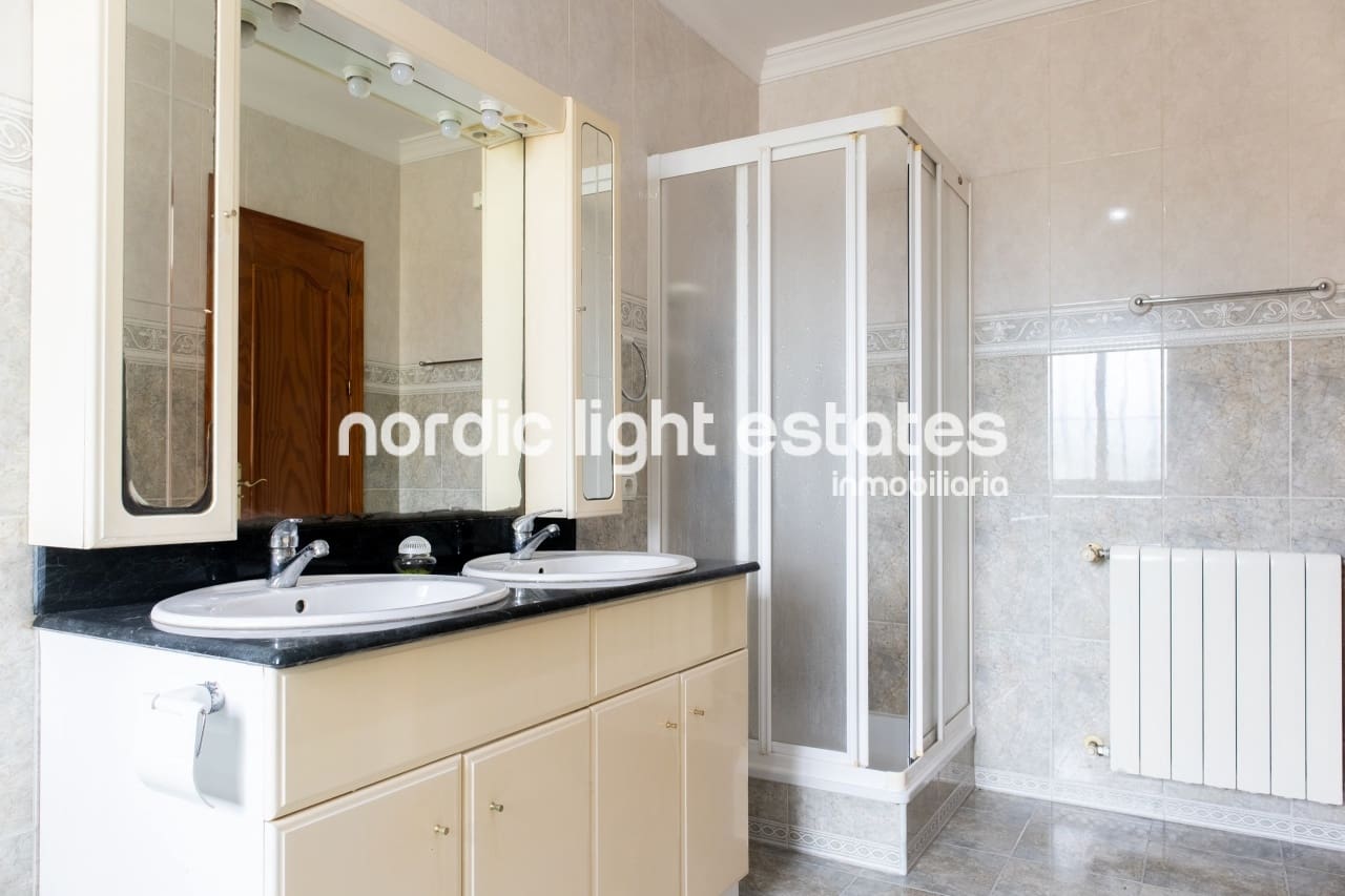 4 makuuhuone Maalaistalo myytävänä paikassa Algarrobo mukana uima-altaan 
autotalli - 495 000 € (Ref: 10052145)