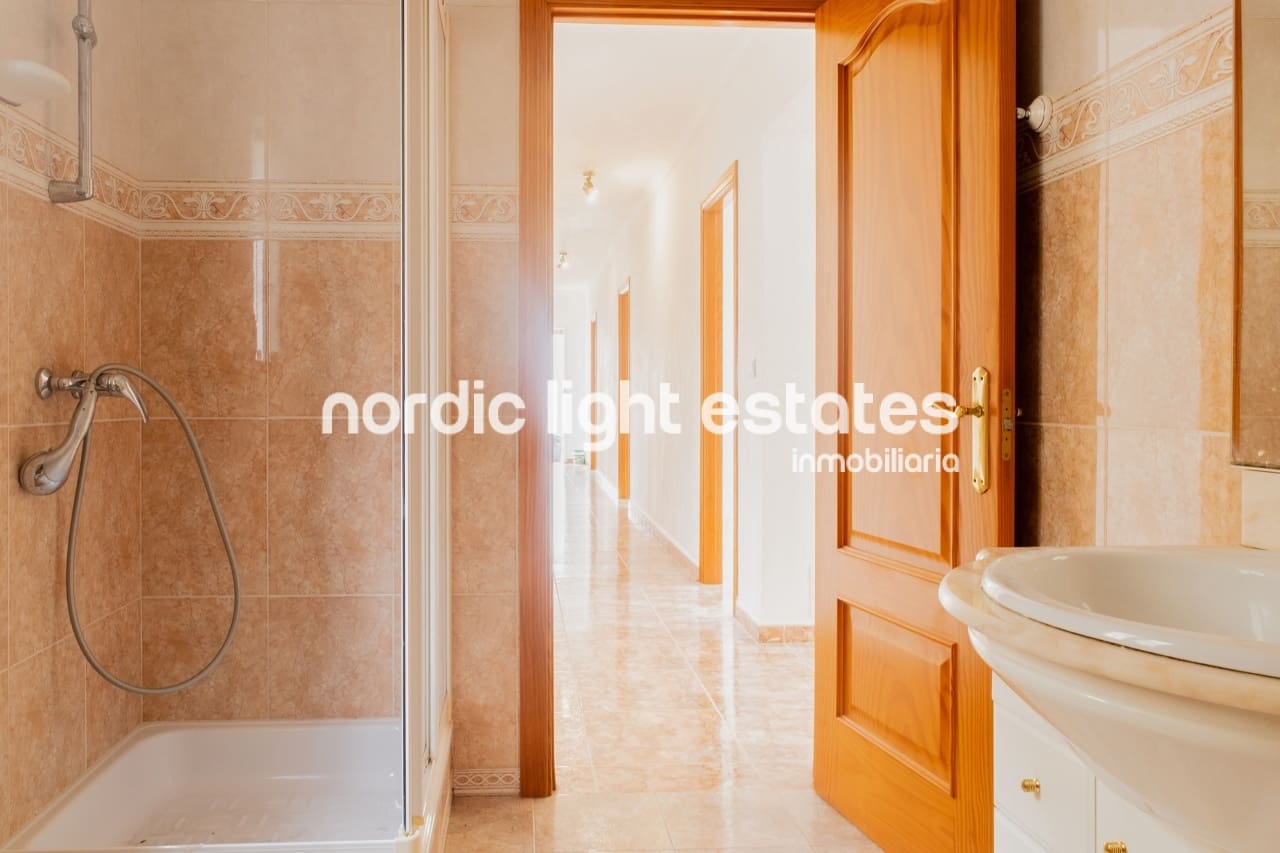 4 makuuhuone Maalaistalo myytävänä paikassa Algarrobo mukana uima-altaan 
autotalli - 495 000 € (Ref: 10052145)