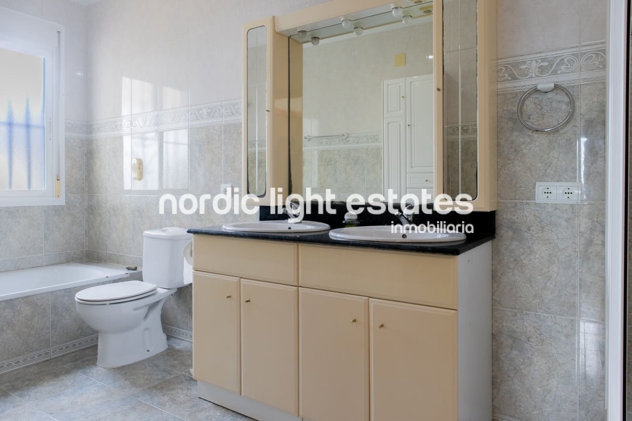 4 makuuhuone Maalaistalo myytävänä paikassa Algarrobo mukana uima-altaan 
autotalli - 495 000 € (Ref: 10052145)