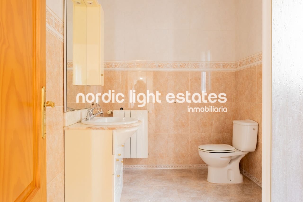 4 makuuhuone Maalaistalo myytävänä paikassa Algarrobo mukana uima-altaan 
autotalli - 495 000 € (Ref: 10052145)