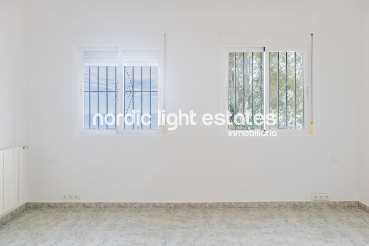 4 makuuhuone Maalaistalo myytävänä paikassa Algarrobo mukana uima-altaan 
autotalli - 495 000 € (Ref: 10052145)