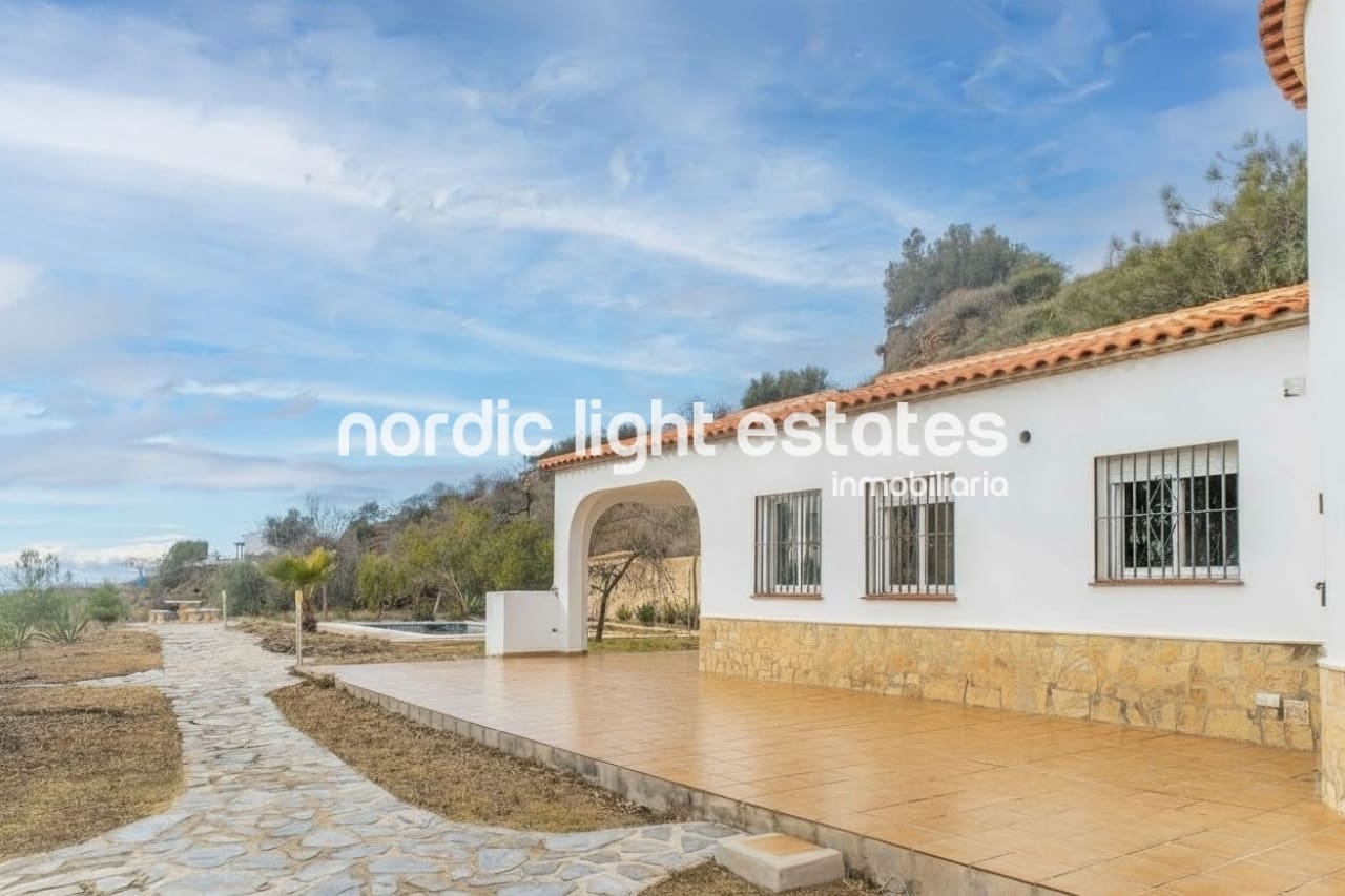 4 makuuhuone Maalaistalo myytävänä paikassa Algarrobo mukana uima-altaan 
autotalli - 495 000 € (Ref: 10052145)