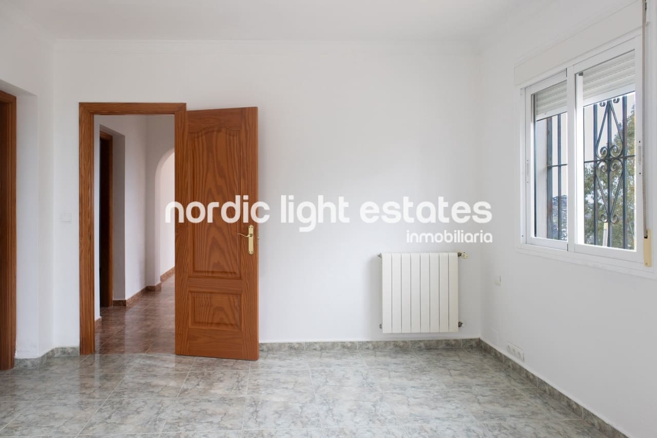 4 makuuhuone Maalaistalo myytävänä paikassa Algarrobo mukana uima-altaan 
autotalli - 495 000 € (Ref: 10052145)