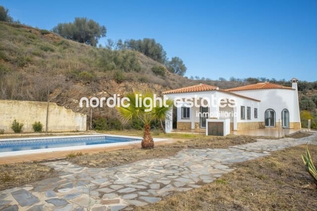 4 makuuhuone Maalaistalo myytävänä paikassa Algarrobo mukana uima-altaan 
autotalli - 495 000 € (Ref: 10052145)