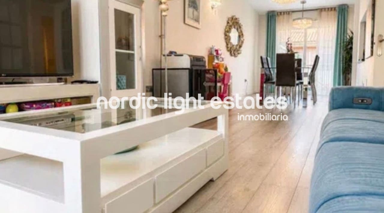 5 makuuhuone Huvila myytävänä paikassa Alhaurin de la Torre mukana uima-altaan 
autotalli - 620 000 € (Ref: 10073108)