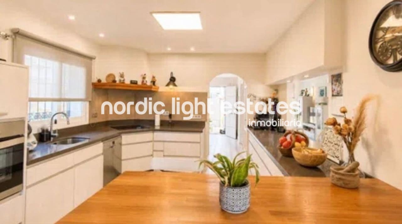 5 makuuhuone Huvila myytävänä paikassa Alhaurin de la Torre mukana uima-altaan 
autotalli - 620 000 € (Ref: 10073108)