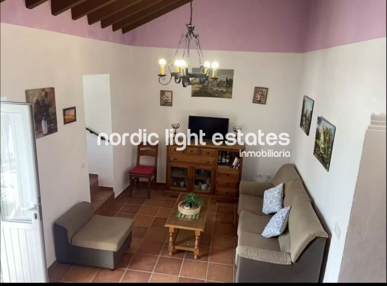 2 soverom Kjedet enebolig til salgs i Nerja med svømmebasseng - € 299 999 (Ref: 10073310)