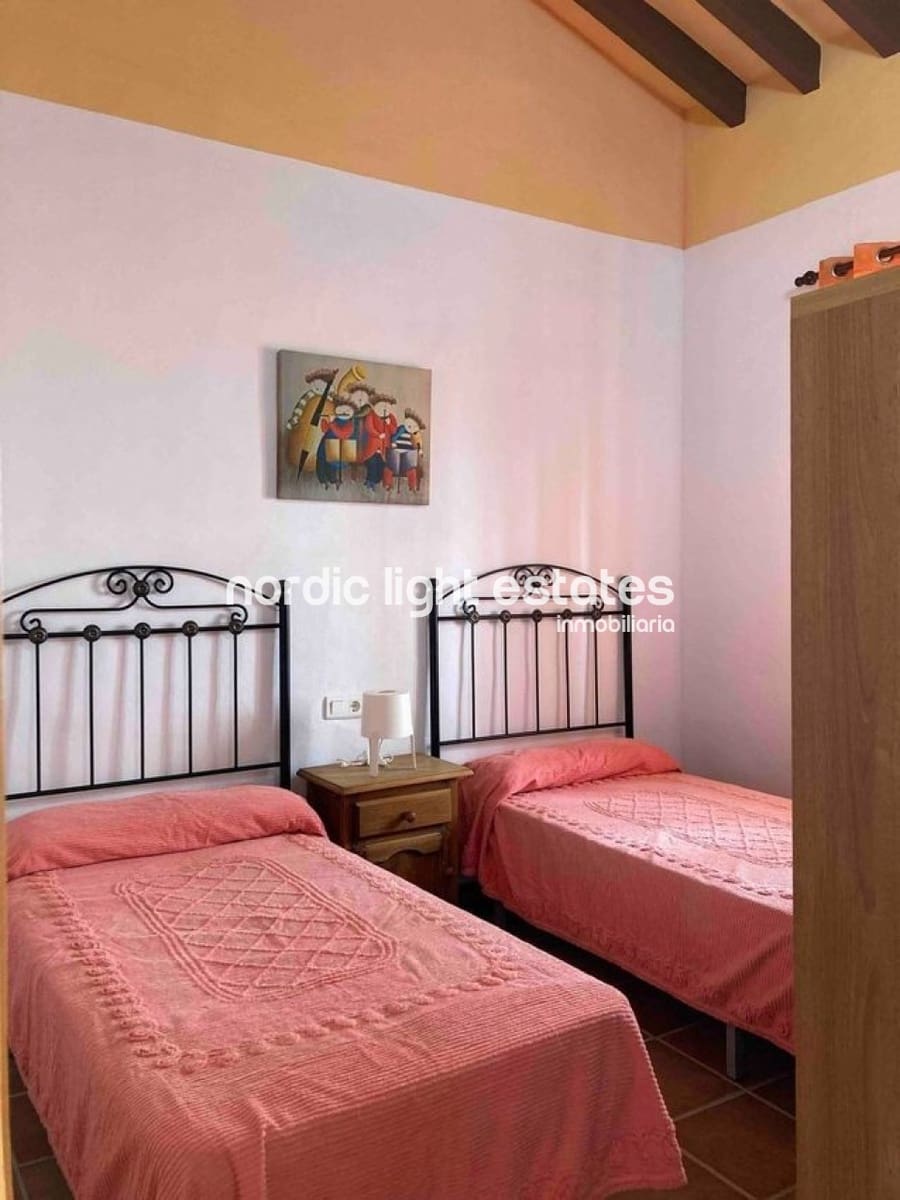 2 soverom Kjedet enebolig til salgs i Nerja med svømmebasseng - € 299 999 (Ref: 10073310)
