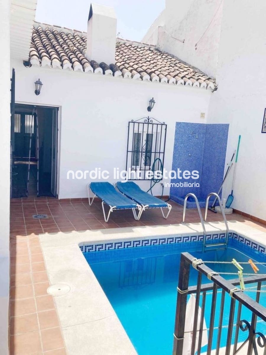 2 soverom Kjedet enebolig til salgs i Nerja med svømmebasseng - € 299 999 (Ref: 10073310)
