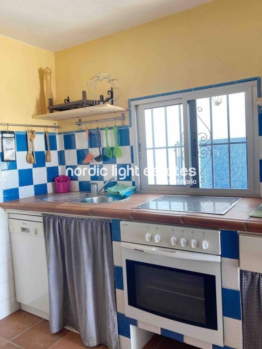 2 soverom Kjedet enebolig til salgs i Nerja med svømmebasseng - € 299 999 (Ref: 10073310)