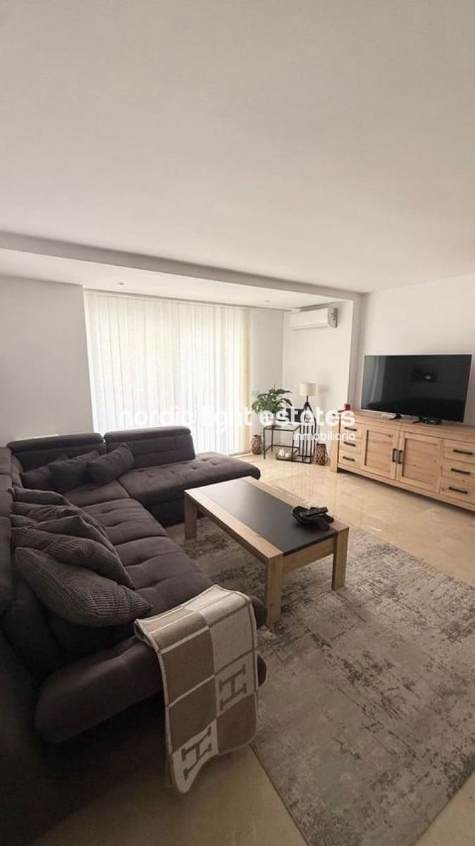 2 sypialnia Mieszkanie na sprzedaż w El Paraiso z basenem - 445 000 € (Ref: 10091393)