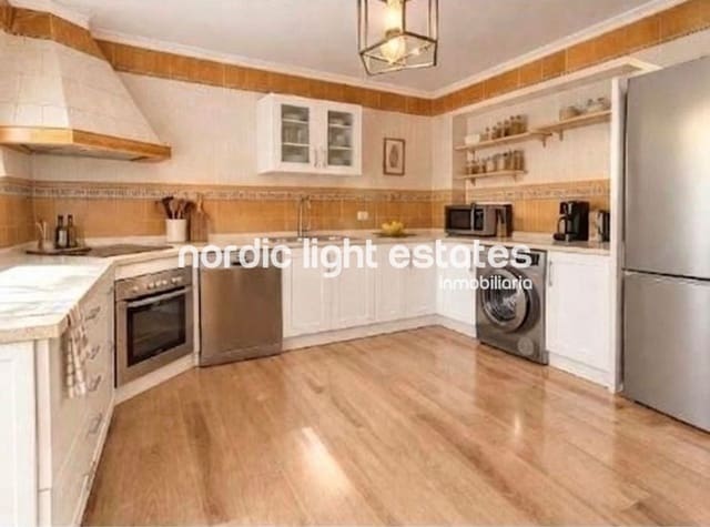 4 sovrum Villa till salu i Puerto de la Torre, Málaga stad med pool garage - 580 000 € (Ref: 10098892)
