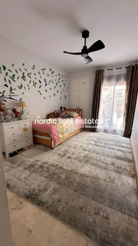 2 makuuhuone Kattohuoneisto myytävänä paikassa Manilva mukana uima-altaan 
autotalli - 305 000 € (Ref: 10100657)