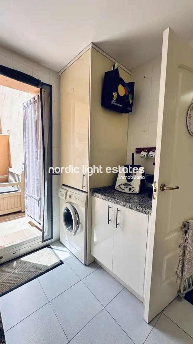2 makuuhuone Kattohuoneisto myytävänä paikassa Manilva mukana uima-altaan 
autotalli - 305 000 € (Ref: 10100657)