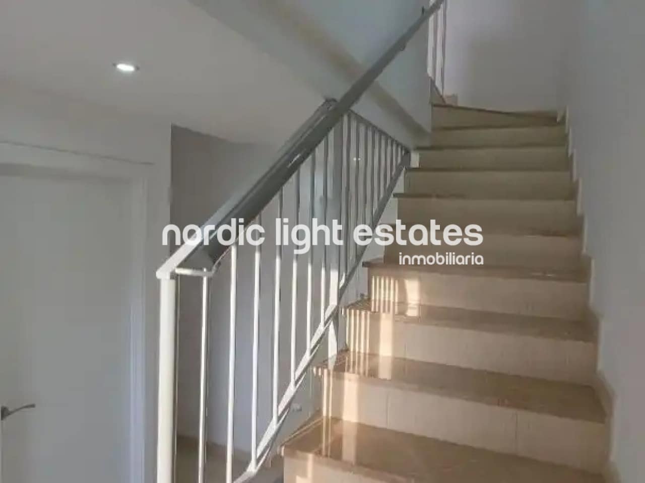 4 sypialnia Dom blizniak na sprzedaż w Cartama z garażem - 349 999 € (Ref: 10154022)