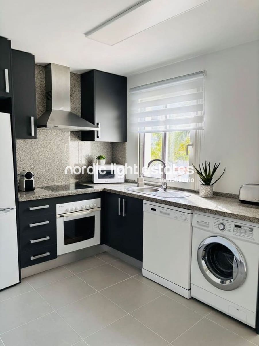 2 slaapkamer Flat te koop in Estepona met zwembad garage - € 297.000 (Ref: 10156123)