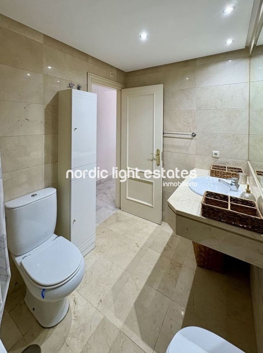 2 bedroom Flat for sale in Marbella with pool garage - € 620,000 (Ref: 10158389)