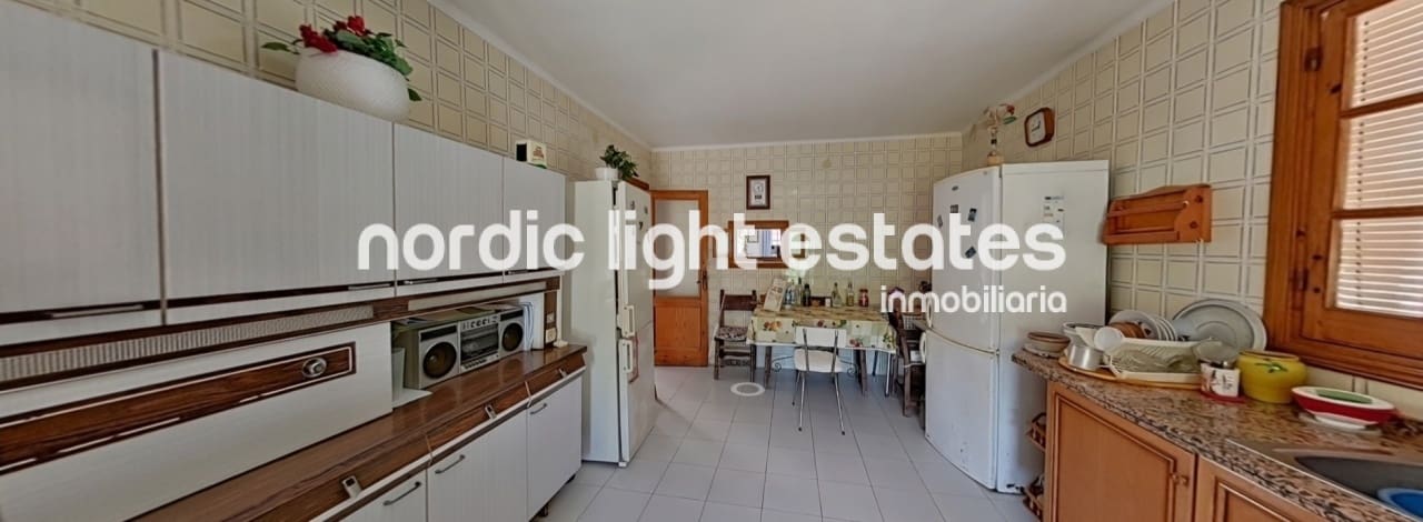 3 bedroom Villa for sale in Chilches with garage - € 985,000 (Ref: 10158390)