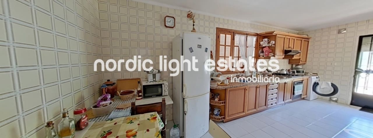 3 bedroom Villa for sale in Chilches with garage - € 985,000 (Ref: 10158390)