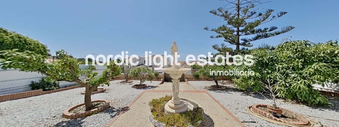 3 bedroom Villa for sale in Chilches with garage - € 985,000 (Ref: 10158390)