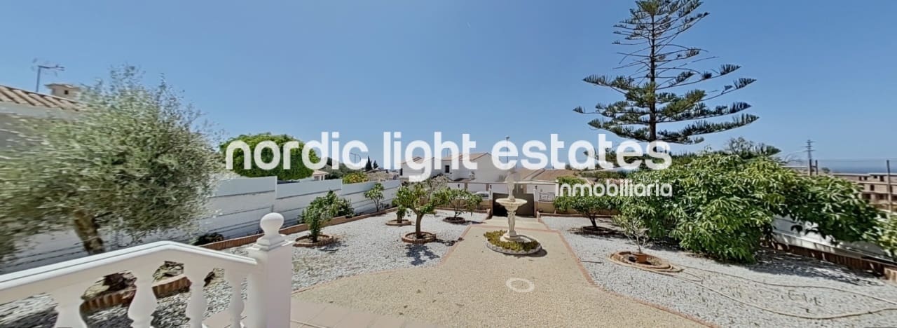 3 bedroom Villa for sale in Chilches with garage - € 985,000 (Ref: 10158390)