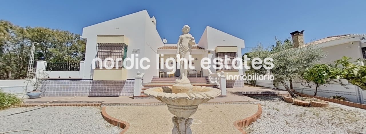 3 bedroom Villa for sale in Chilches with garage - € 985,000 (Ref: 10158390)