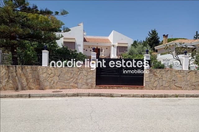 3 slaapkamer Villa te koop in Chilches, Vélez-Málaga met garage - € 985.000 (Ref: 10158390)
