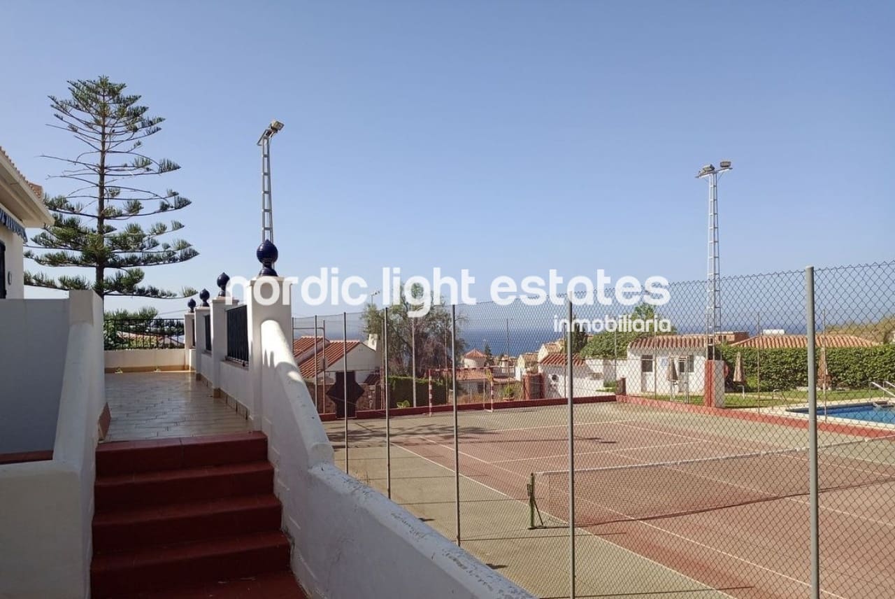 3 bedroom Villa for sale in Chilches with garage - € 985,000 (Ref: 10158390)