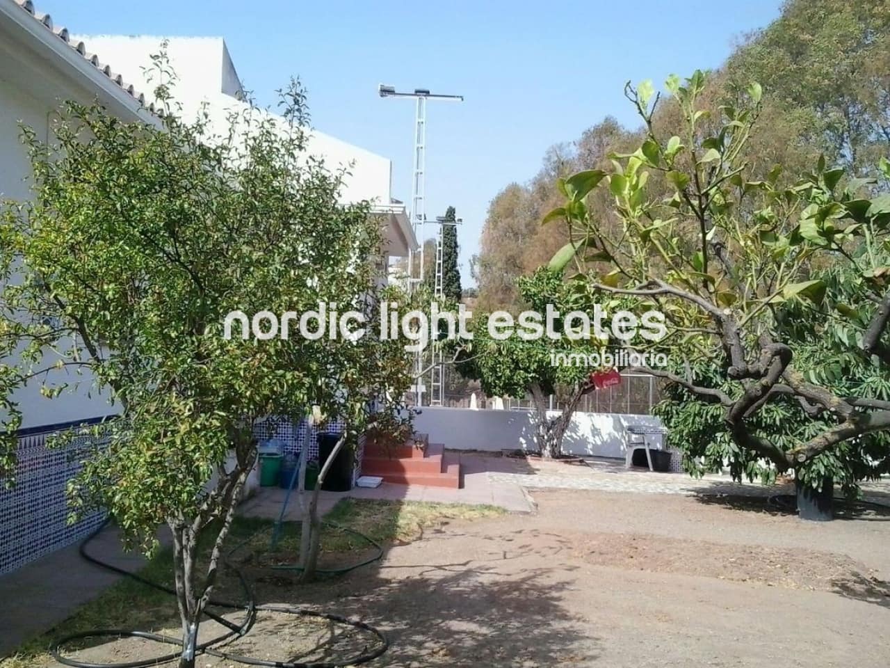 3 bedroom Villa for sale in Chilches with garage - € 985,000 (Ref: 10158390)