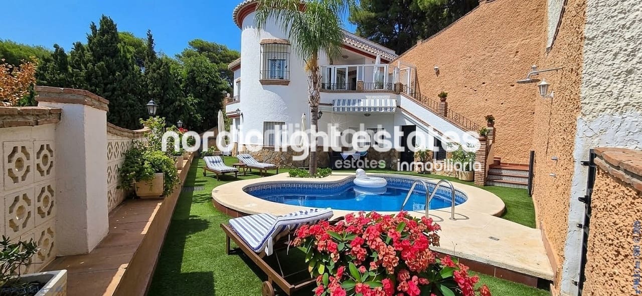 3 bedroom Villa for sale in Mezquitilla with pool garage - € 820,000 (Ref: 10163458)