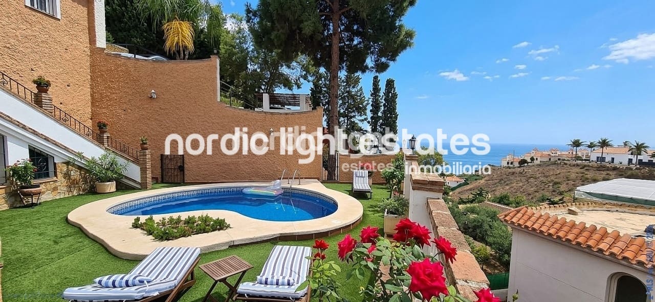 3 bedroom Villa for sale in Mezquitilla with pool garage - € 820,000 (Ref: 10163458)