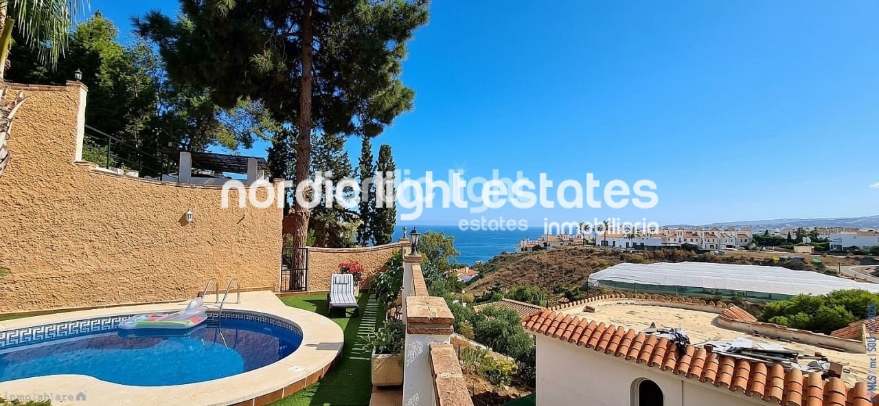 3 bedroom Villa for sale in Mezquitilla with pool garage - € 820,000 (Ref: 10163458)