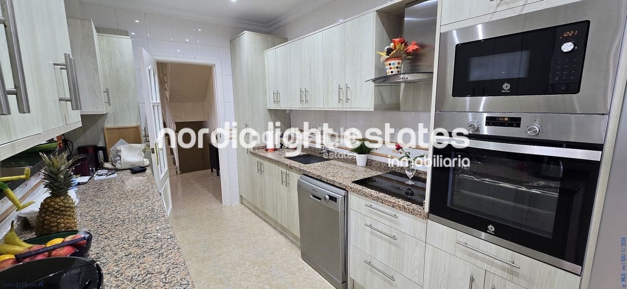 3 bedroom Villa for sale in Mezquitilla with pool garage - € 820,000 (Ref: 10163458)