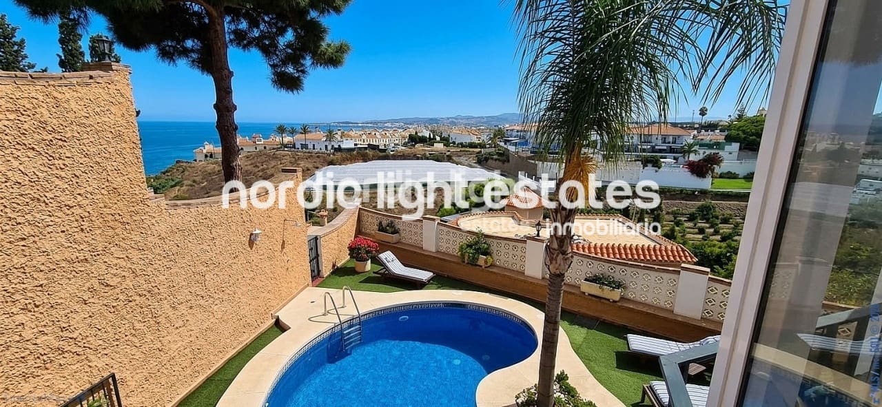 3 bedroom Villa for sale in Mezquitilla with pool garage - € 820,000 (Ref: 10163458)