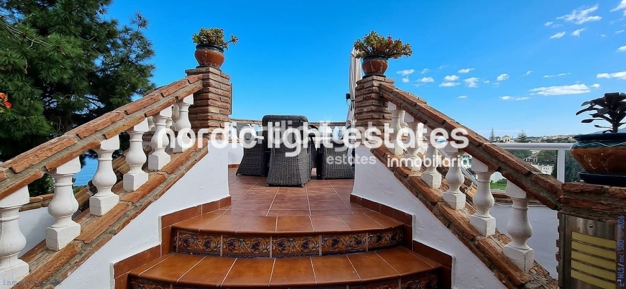 3 bedroom Villa for sale in Mezquitilla with pool garage - € 820,000 (Ref: 10163458)