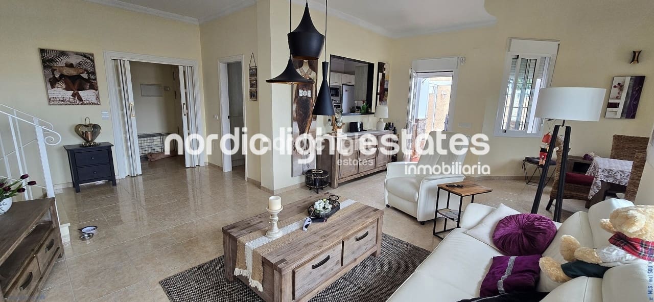 3 bedroom Villa for sale in Mezquitilla with pool garage - € 820,000 (Ref: 10163458)