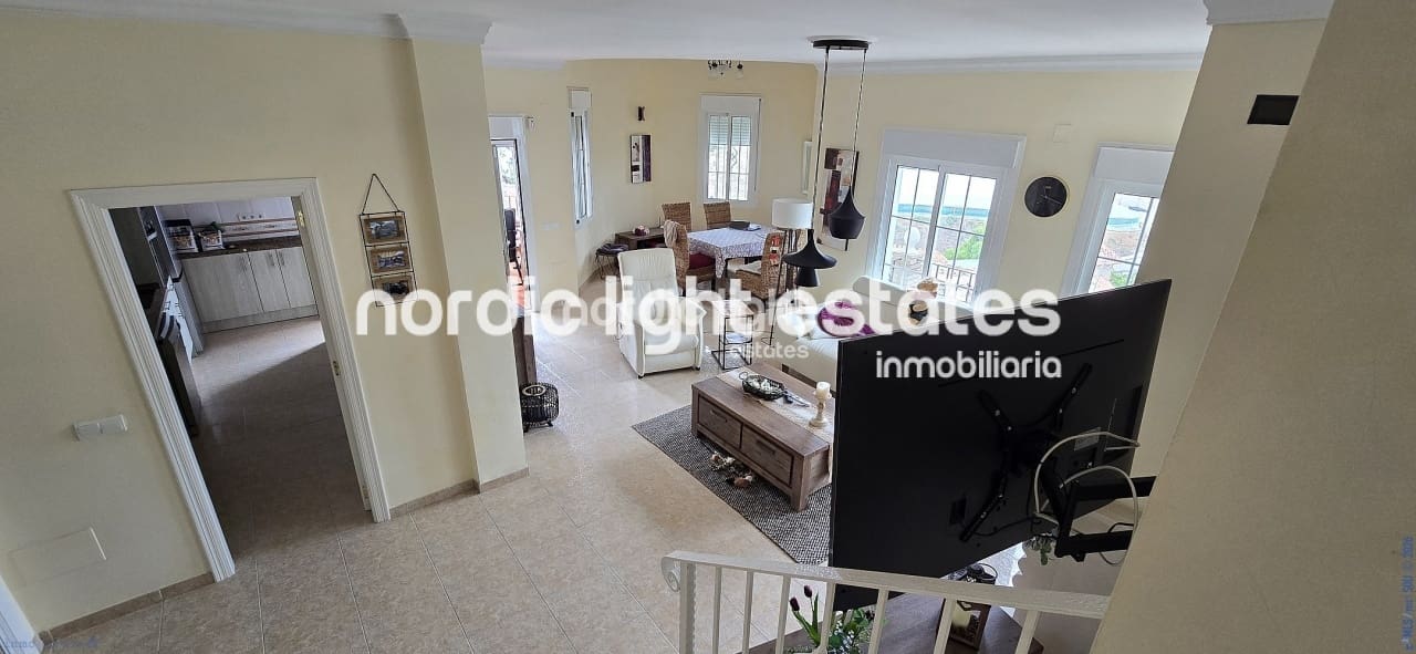 3 bedroom Villa for sale in Mezquitilla with pool garage - € 820,000 (Ref: 10163458)