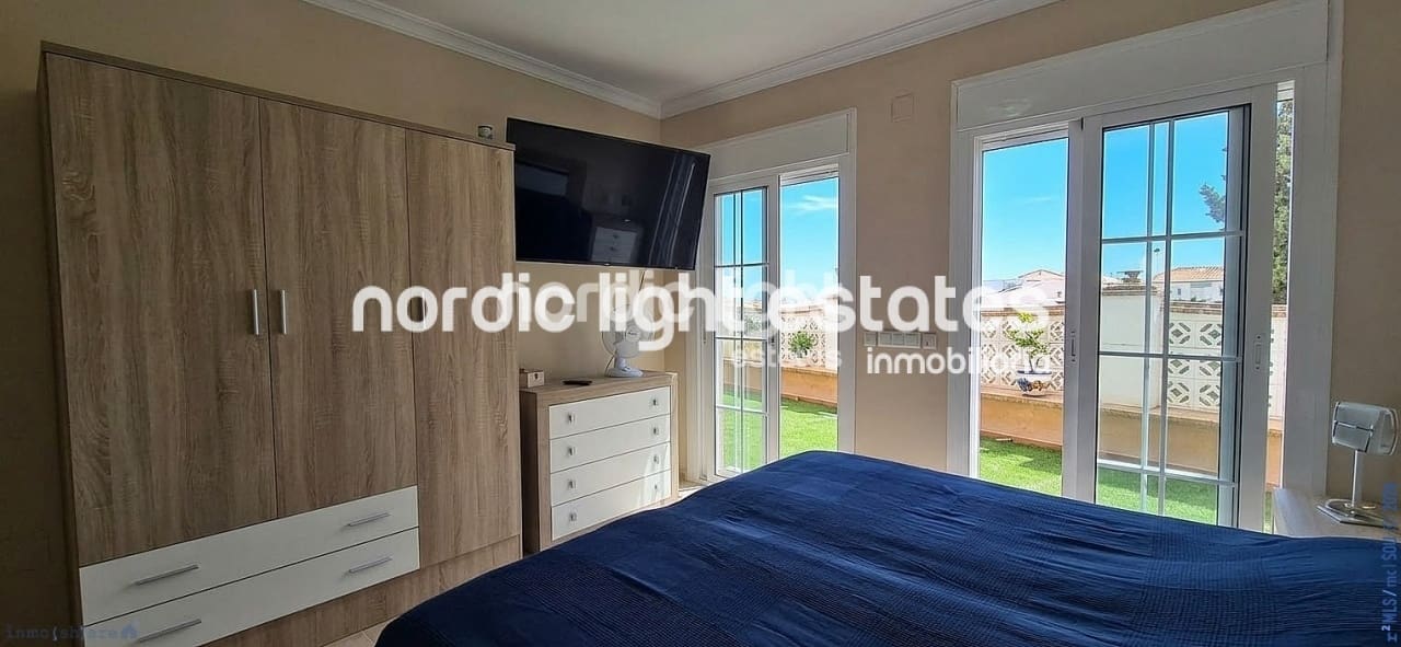 3 bedroom Villa for sale in Mezquitilla with pool garage - € 820,000 (Ref: 10163458)