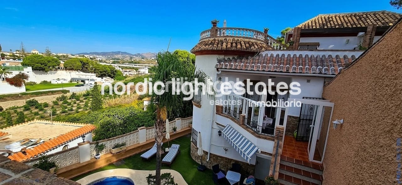 3 bedroom Villa for sale in Mezquitilla with pool garage - € 820,000 (Ref: 10163458)